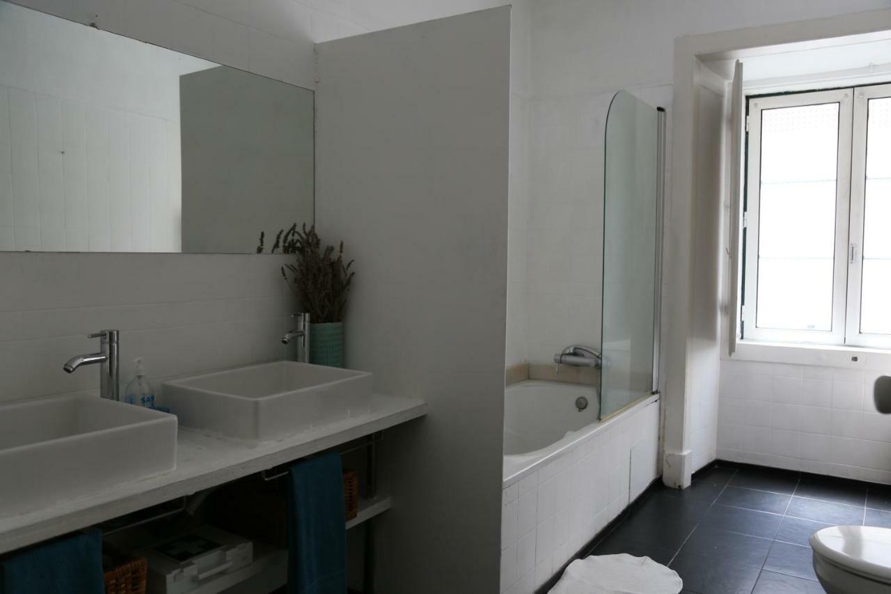 Stunning Apartment Near Chiado Lisboa Εξωτερικό φωτογραφία